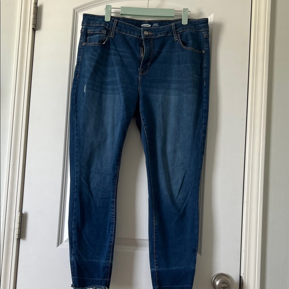 Old Navy Dark Blue Ankle Jeans - Picture 1 of 3